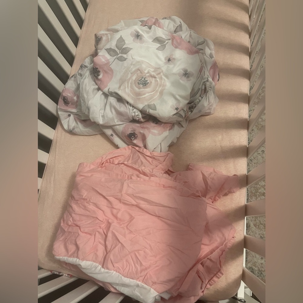 6 crib sheets and two crib skirts